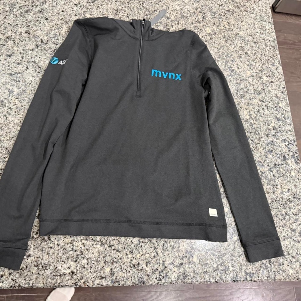 NWT Vuori black long‎ sleeve quarter zip top